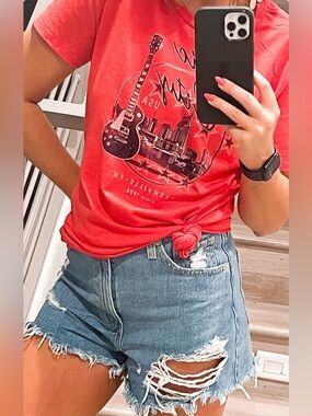 Gildan Red Crew Neck Graphic Tee